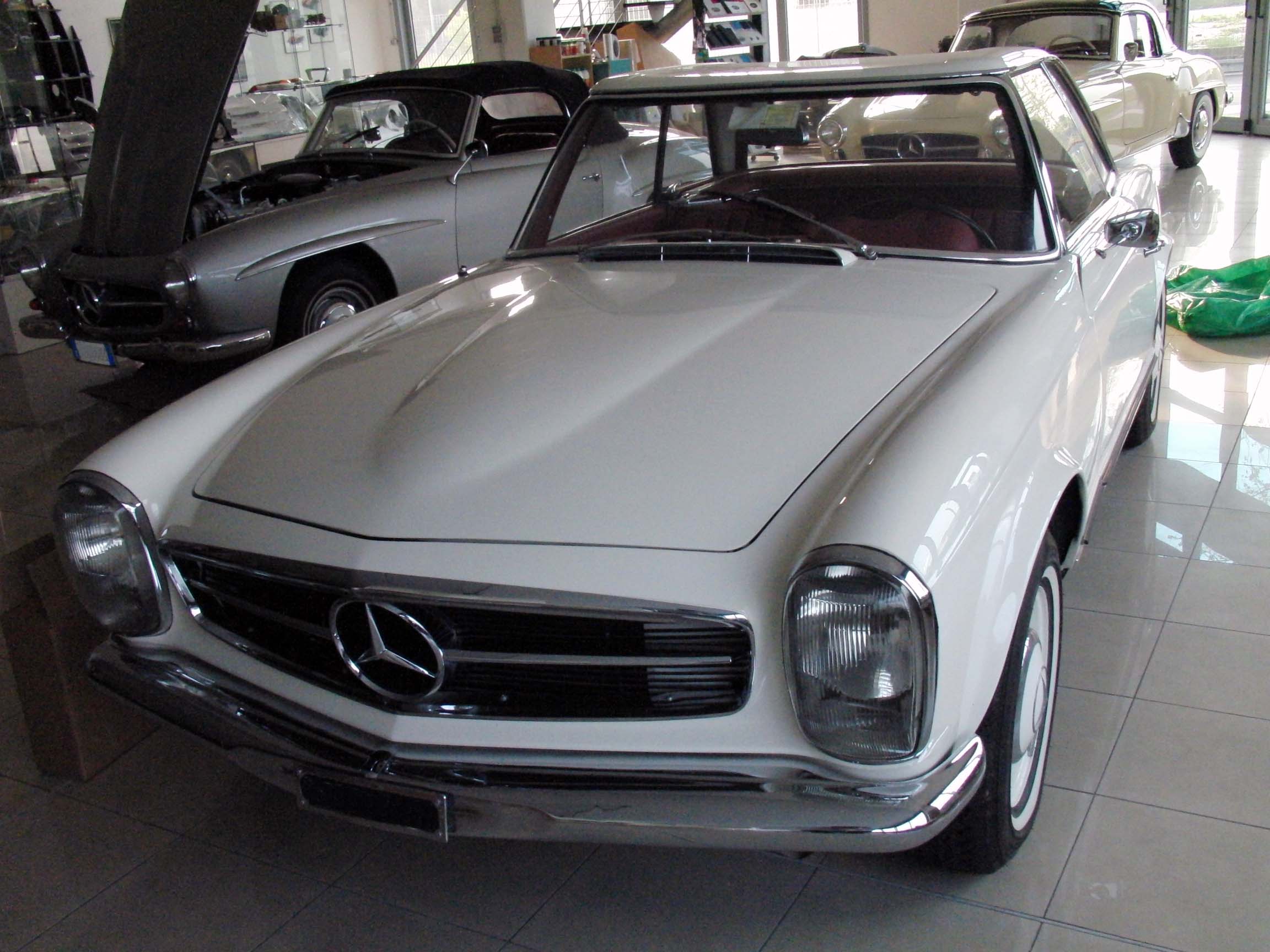 Mercedes-Benz 230SL